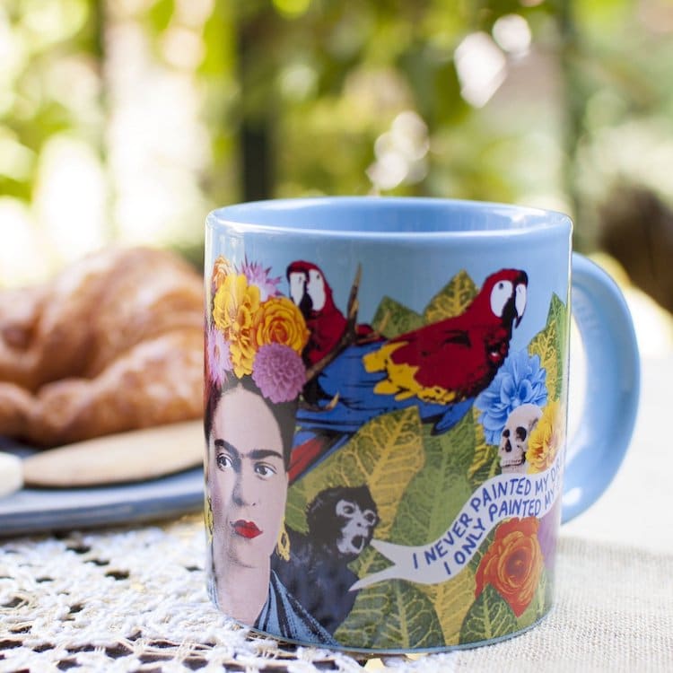 Taza de Frida Kahlo en la tienda de My Modern Met