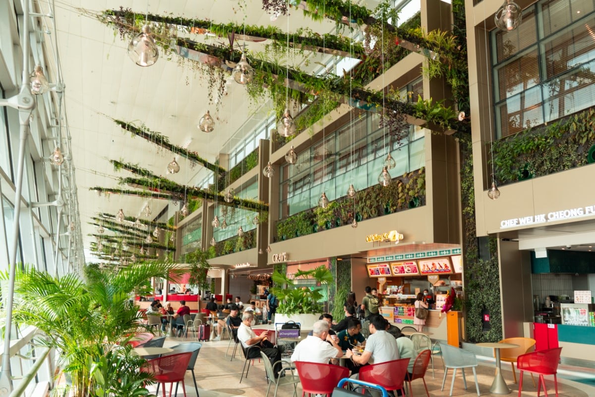 Dinning at Changi Airport Terminal 2