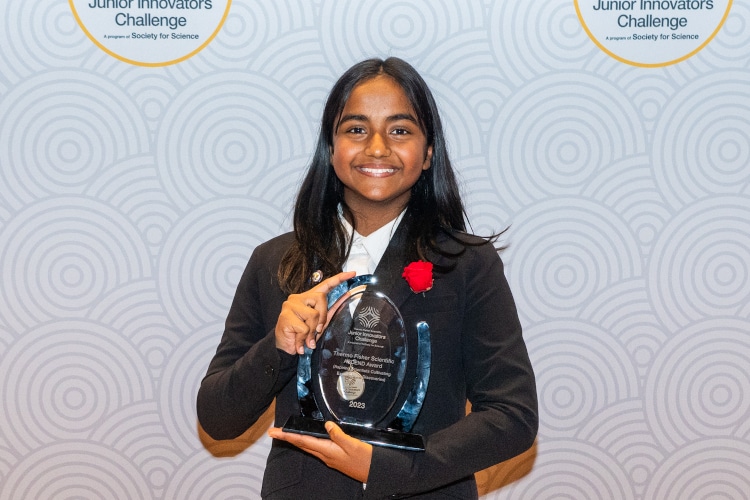 shanya gill carrying award